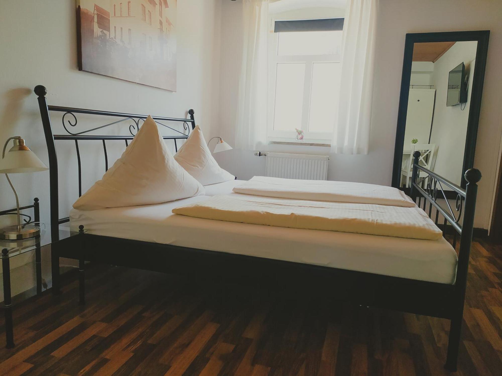 Dorfschänke Hotell Deggendorf Rum bild