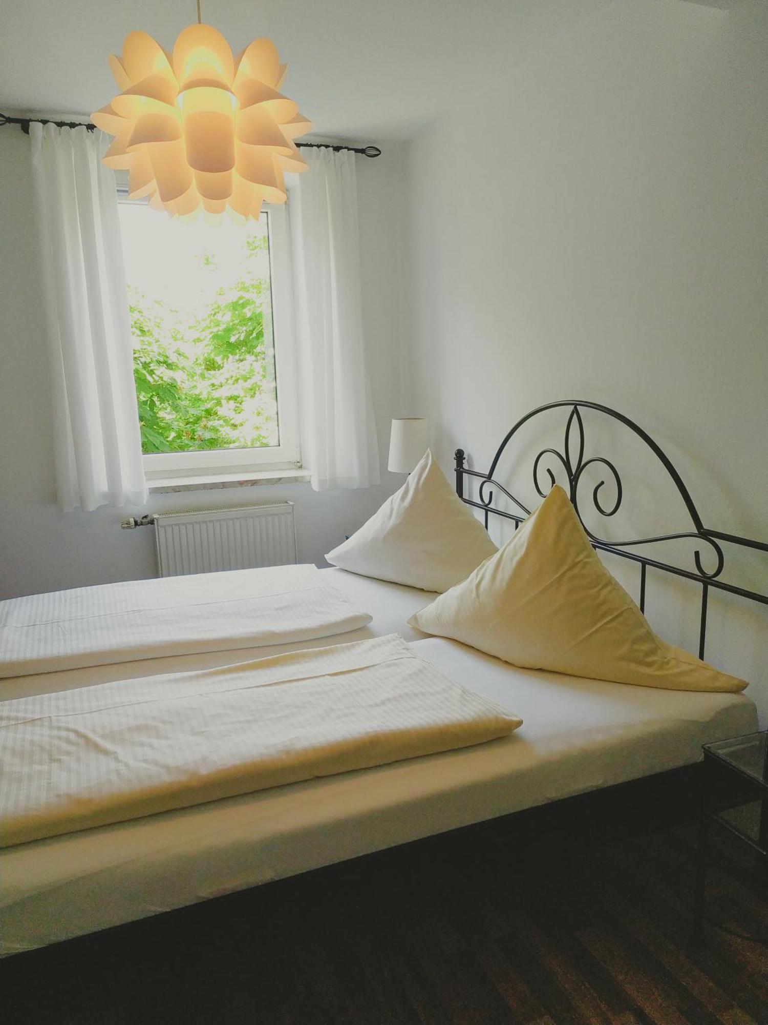 Dorfschänke Hotell Deggendorf Rum bild